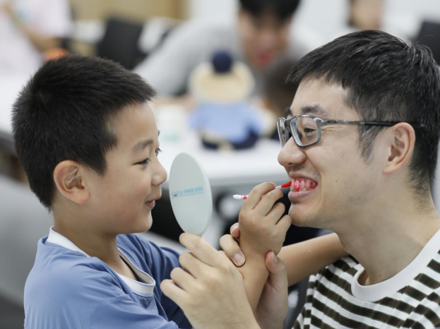 我们一起学刷牙